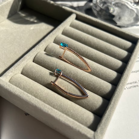 blue stone × pink gold pierce