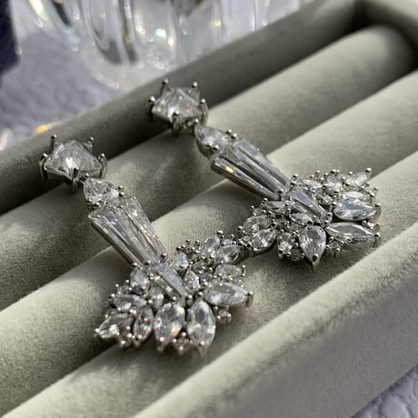 star chandelier pierce