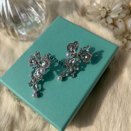 flower × pearl wedding pierce