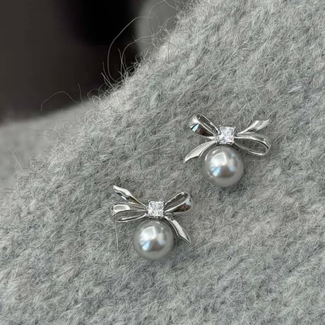 ribbon × pearl pierce