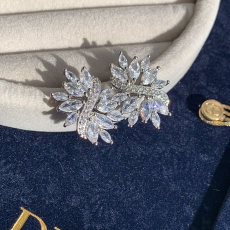 zirconia stone curve leaf pierce