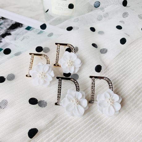 D × flower pierce