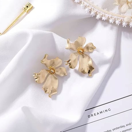 vintage flower  pierce