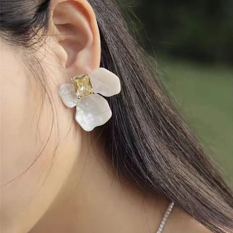 flower color stone pierce