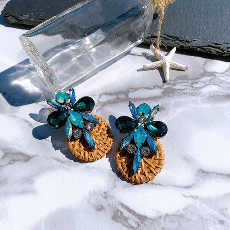 loop bijou lantern pierce