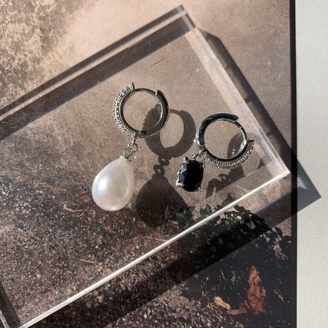 drop pearl × black stone asymmetry pierce