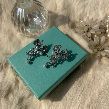 flower × pearl wedding pierce
