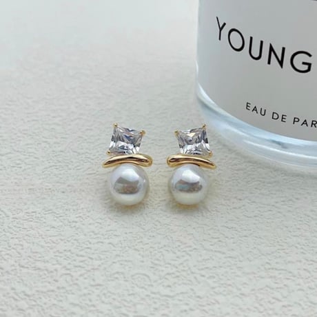 pearl × square stone pierce