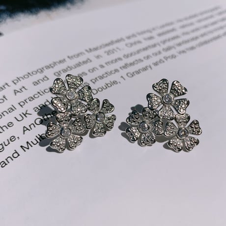 bunch of flowers stone pierce