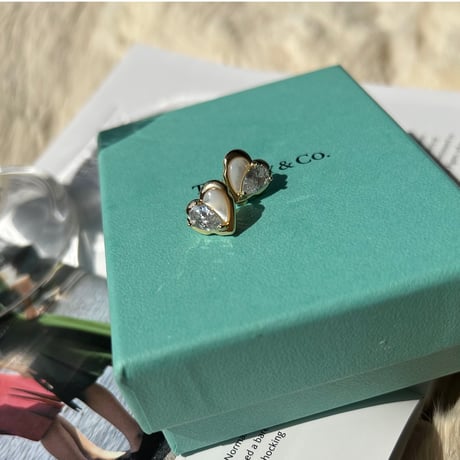half stone × shell heart pierce
