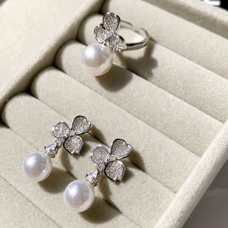 clover ×  pearl open ring