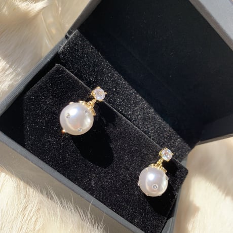 dot pearl × stone pierce