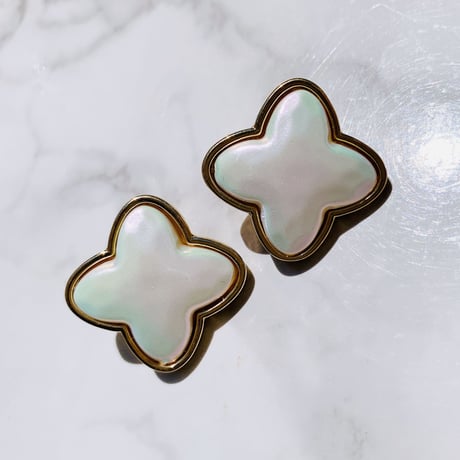 Pearlwhite flower  pierce