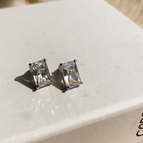 square  stone pierce