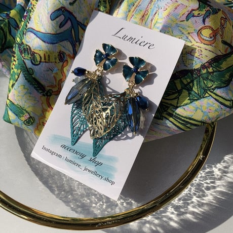 blue stone reef × flower pierce
