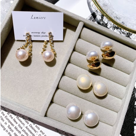 gold × pearl catch pierce
