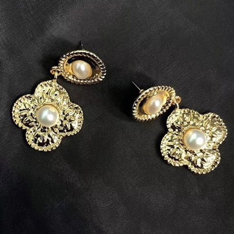 vintage flower gold pierce