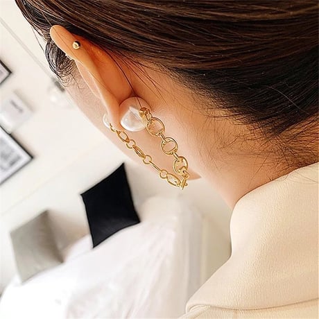 pearl × chain pearl catch pierce