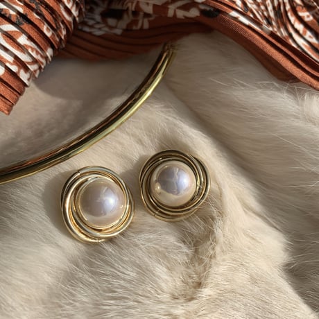 vintage big pearl pierce