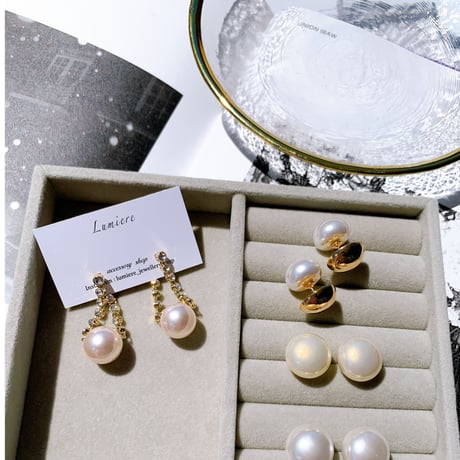 gold × pearl catch pierce