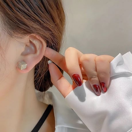 cube one point pierce