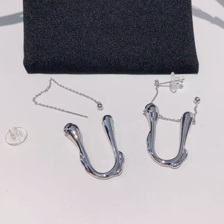 silver u chain pierce