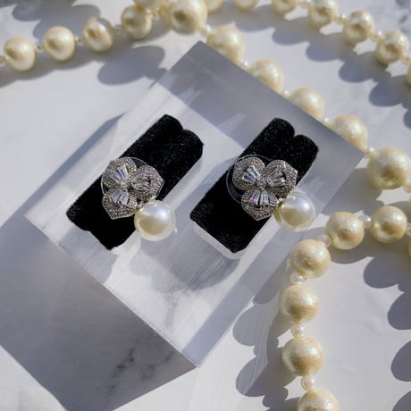 flower × pearl pierce