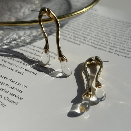 gold × clear stick pierce