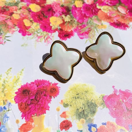 Pearlwhite flower  pierce