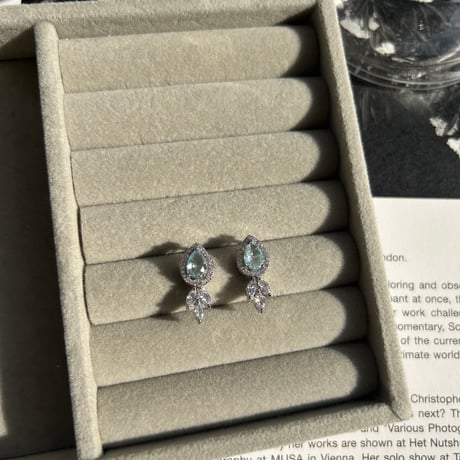 blue stone × silver pierce