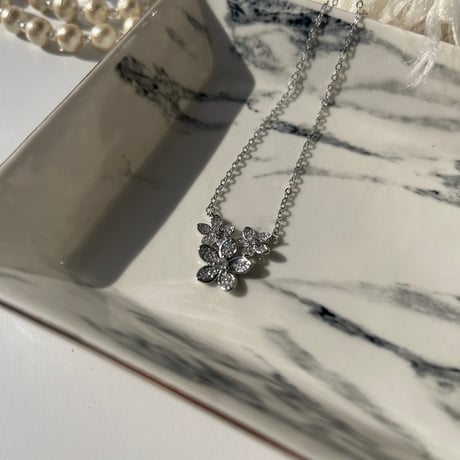 zirconia flower necklace