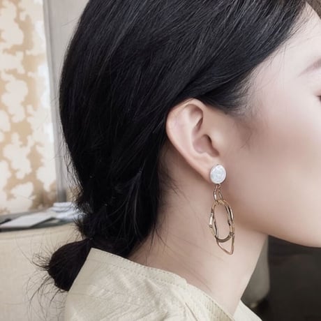 baroque pearl 2 hoop pierce