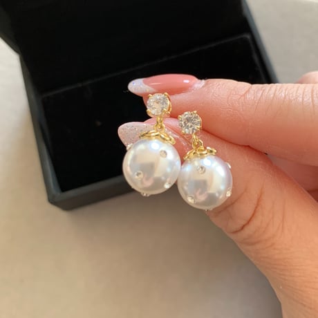 dot pearl × stone pierce