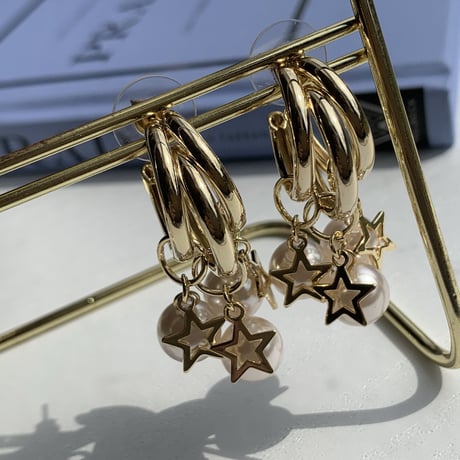 pearl × star hoop pierce