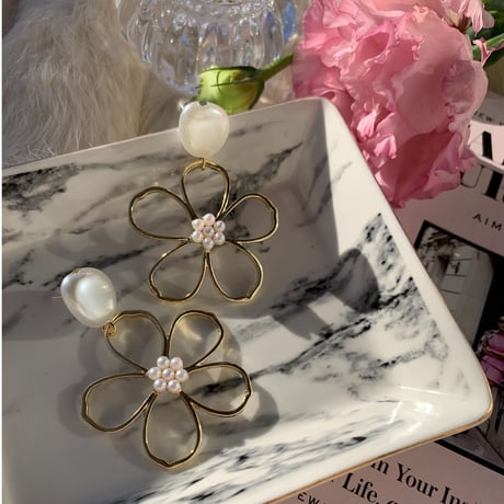 flower × pearl big pierce