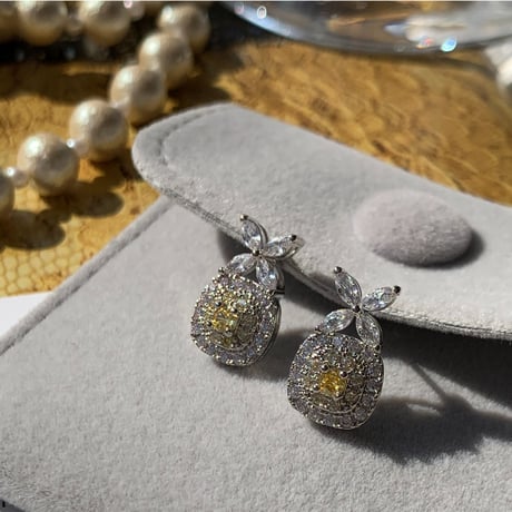 flower × yellow stone pierce