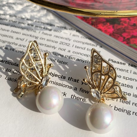 butterfly in stone × pearl pierce