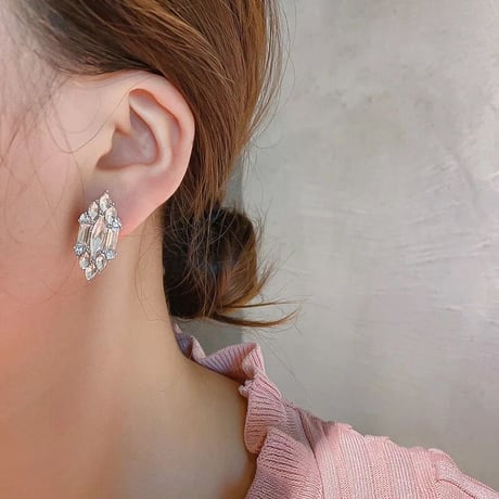 diamond shape stone pierce