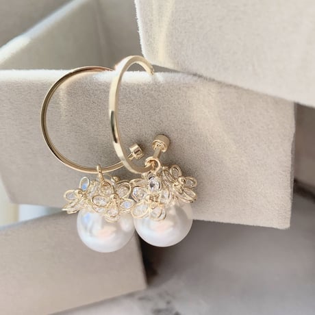 flower × pearl hoop pierce