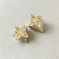 flower stone × V catch pierce