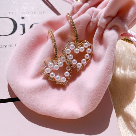 heart stone × pearl stick pierce