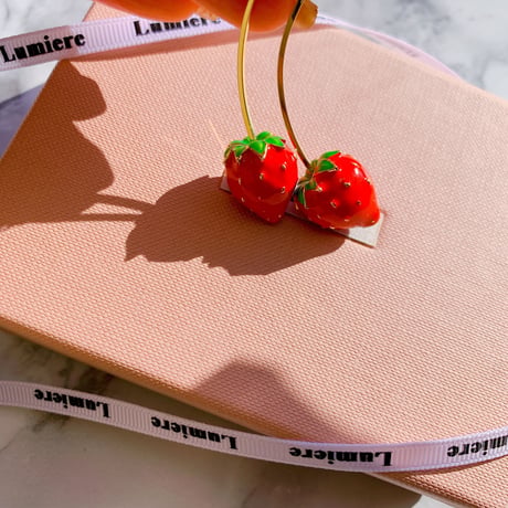 strawberry pierce