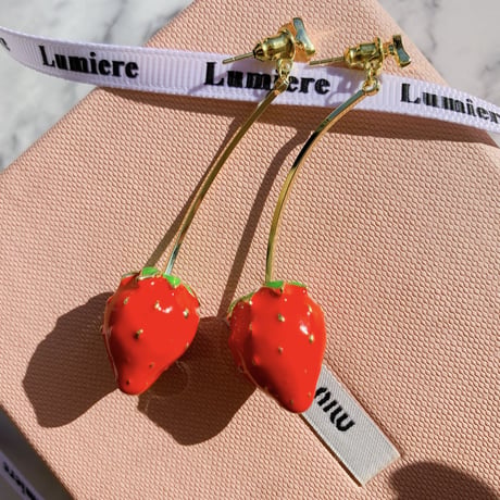 strawberry pierce
