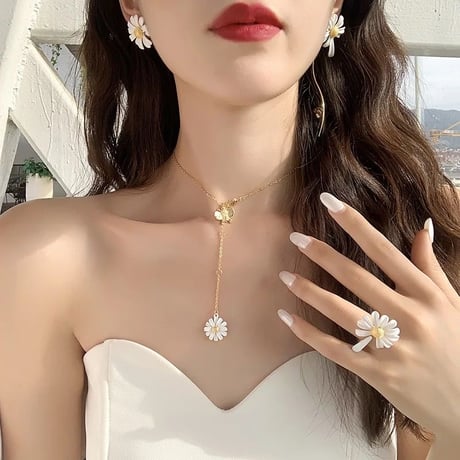 daisy asymmetry pierce