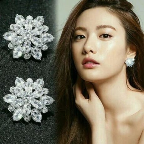 large diamond pierce/earring