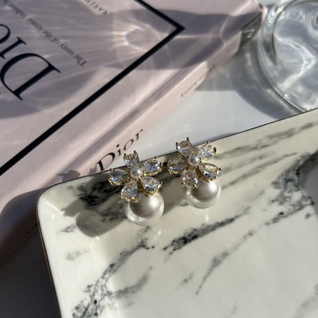 flower stone × pearl pierce