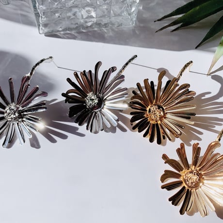 metal  flower  pierce