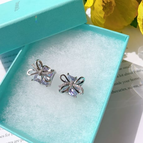 present ribbon pierce
