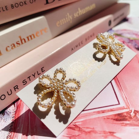 pearl flower pierce