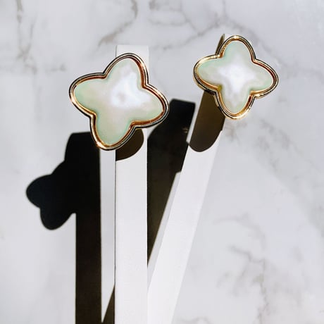 Pearlwhite flower  pierce